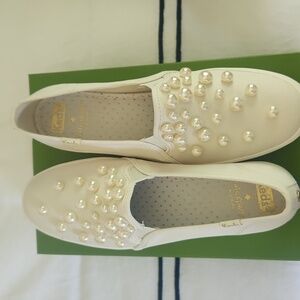 New. Never worn Kate Spade x Keds White and Pearl shoes. Size 6.5/37.